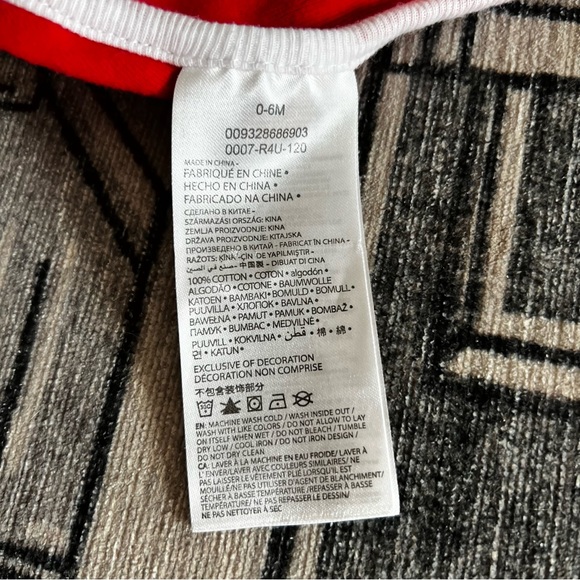 Converse baby bib, classic red and white- New without tags - Picture 6 of 6